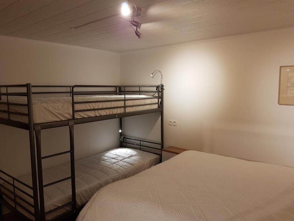 Holiday Guesthouse room 1